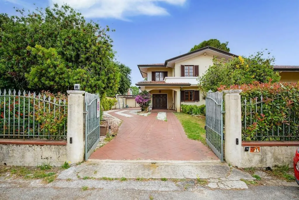 Grand Villa With Exlusive Garden 卡麦奥雷