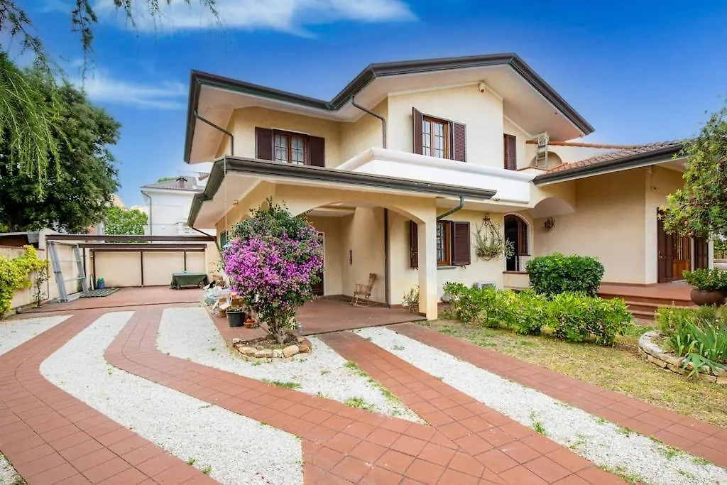 Grand Villa With Exlusive Garden 卡麦奥雷